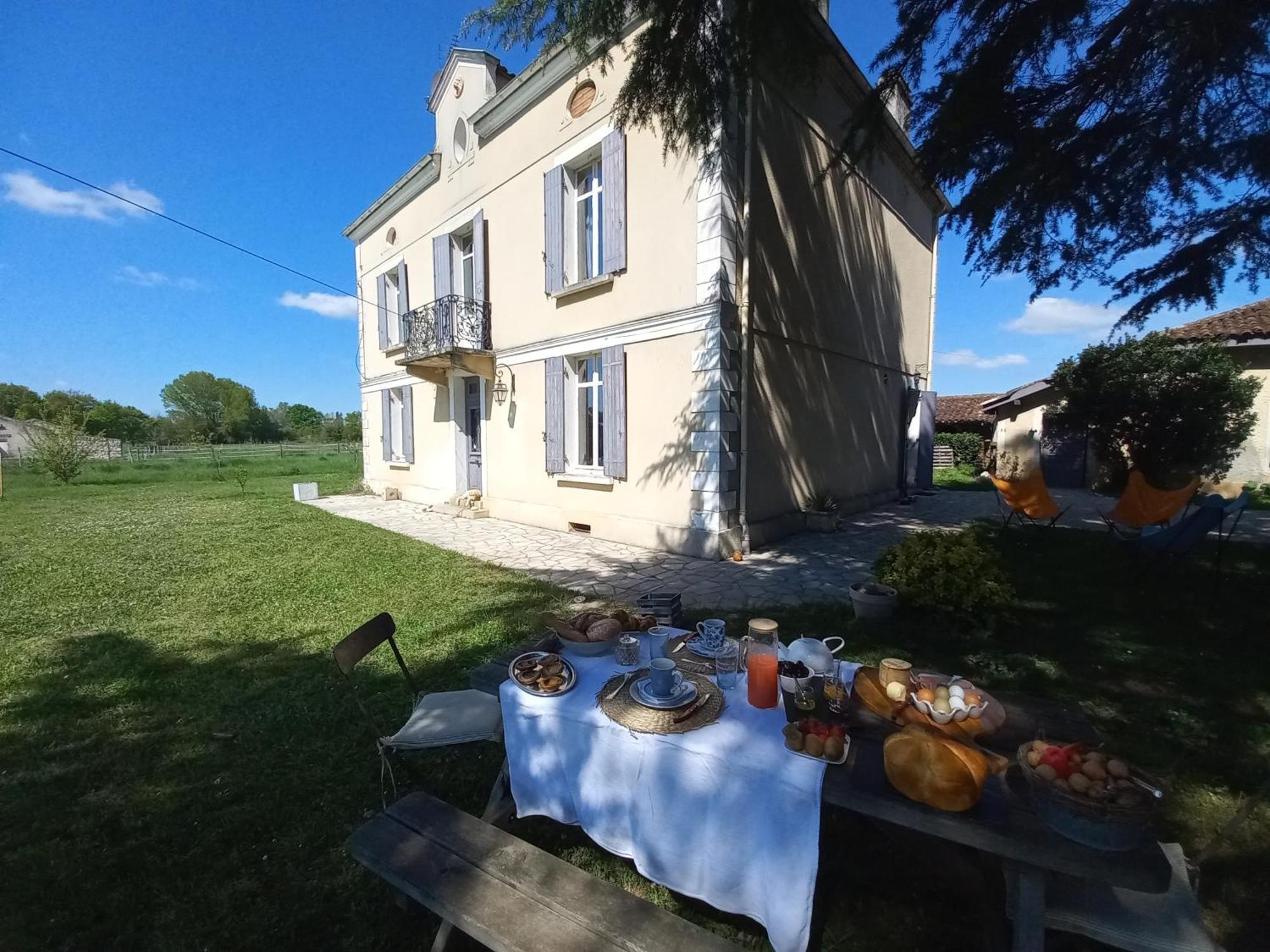Bed and Breakfast L' Embellie Sur Lot à Sainte-Livrade-sur-Lot Extérieur photo